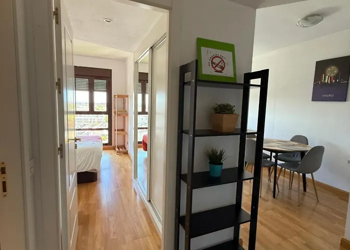 Calido Apartamento Con Piscina Y Garaje