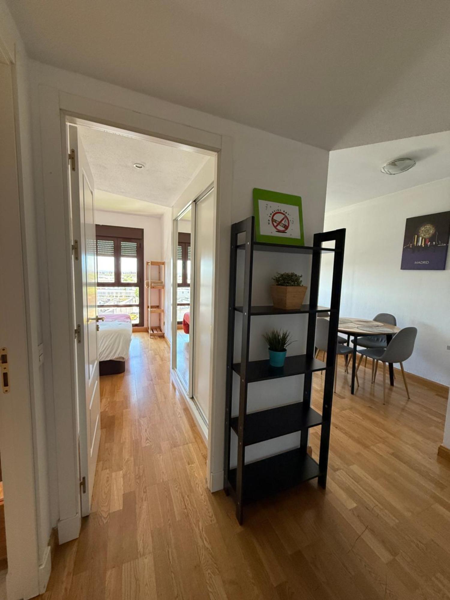 Apartamento Calido Con Piscina Y Garaje Madrid