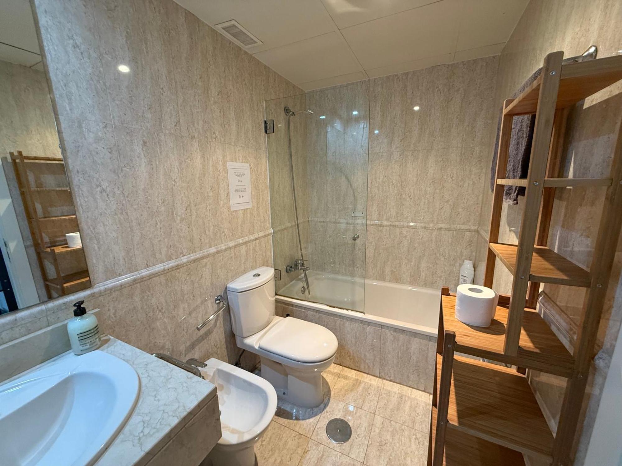 Calido Con Piscina Y Garaje Apartamento